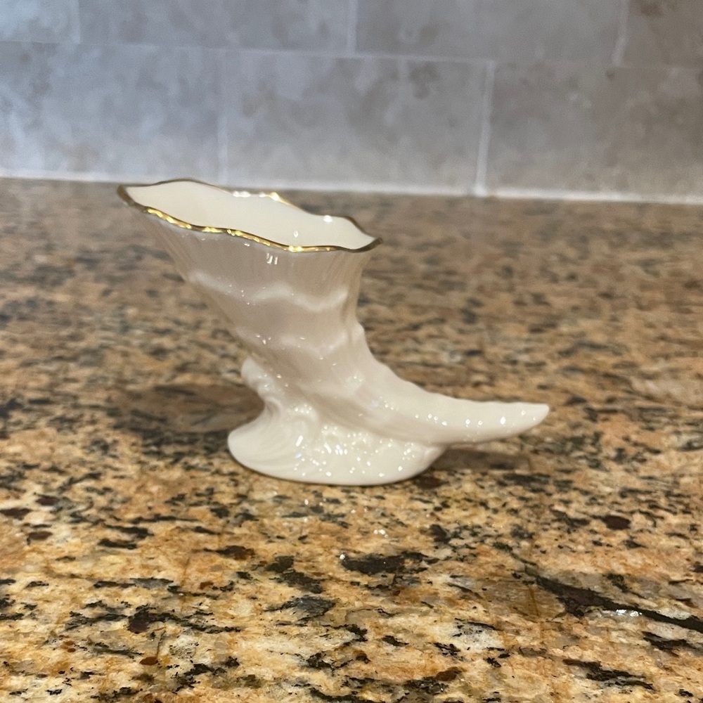 Lenox Elegant White and Gold Ceramic Horn Vase